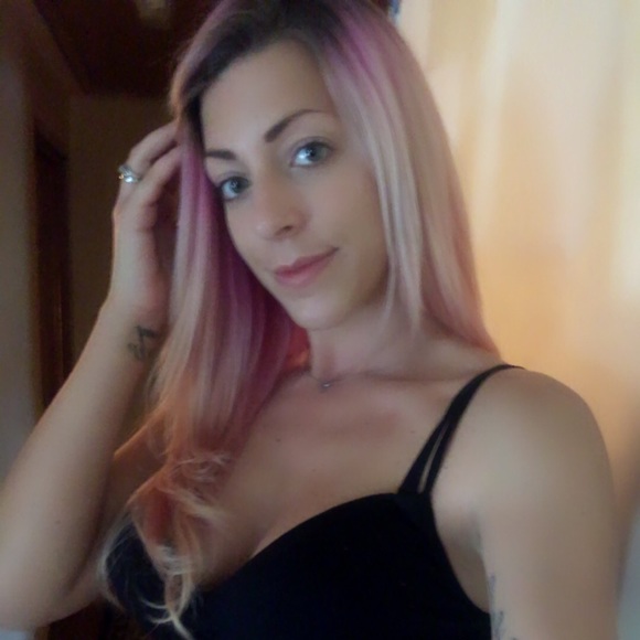 Meet your Posher, Courtney - Picture 3 of 4